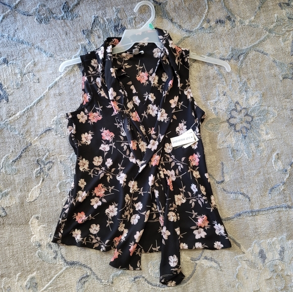 Sleeveless top - Picture 2 of 8